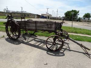 lot 3150 image: Wooden rusty agricultural manure spreader.