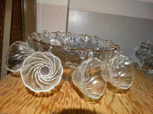 lot 2991 image: Vintage Glass Punch Bowl Set