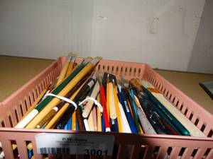 lot 3001 image: Lot of Paint Brushes