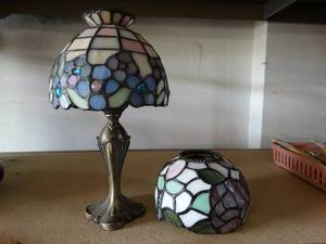 lot 3002 image: Small Desk Lamp with 2 Stained Glass Shades