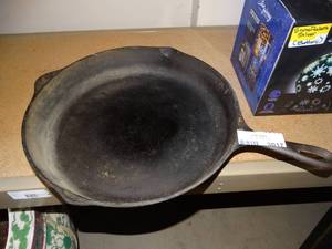 lot 3017 image: No. 12 13-716in Cast Iron Skillet