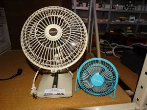 lot 3026 image: Lot of 2 Small Fans