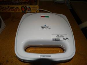 lot 3032 image: Rival Waffle Maker