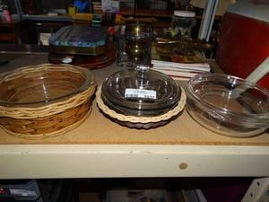 lot 3037 image: Lot of Glass Casserole Dishes with Lids and Serving Baskets