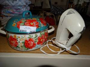 lot 3038 image: Pioneer Woman Colorful Pot and Hand Mixer