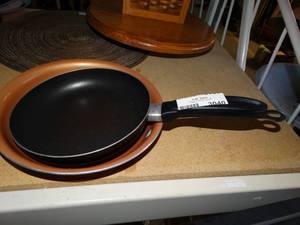 lot 3040 image: Lot of 2 Pans