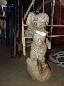 lot 3134 image: Concrete Angel Garden Decor