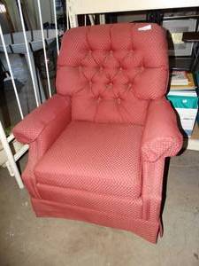 lot 3058 image: Pink sofa chair