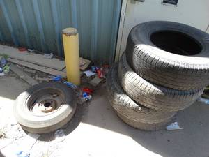 lot 1 image: Lot of various tires