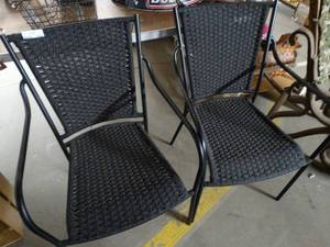 lot 3086 image: 2 black patio chairs