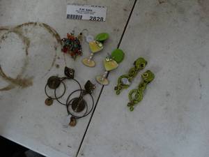 lot 2828 image: Lot of Earrings