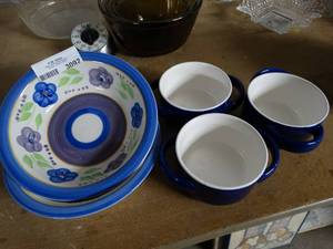 lot 3092 image: lot of blue Roshco dishware