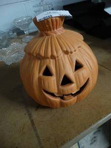 lot 3094 image: Pumpkin jar