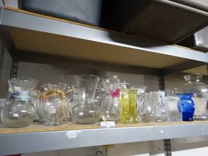 lot 3096 image: Large lot of glass vases