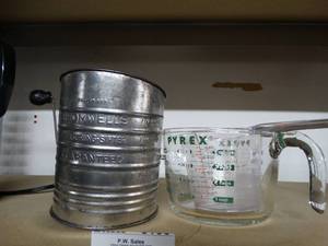 lot 3103 image: Lot of Metal Sifter and Measuring Cups
