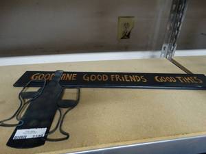 lot 3109 image: Lot of Wine Themed Home Decor