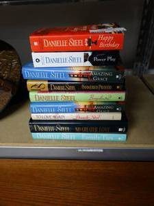 lot 3117 image: Lot of Danielle Steel Books