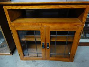 lot 3119 image: Wooden TV Stand with Glass Panes on Doors