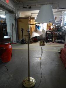 lot 3132 image: Metal Floor Lamp