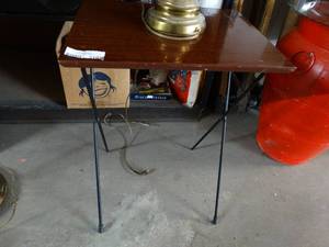 lot 3101 image: Brown Top with Metal Frame TV Stand