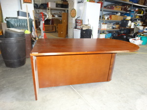 lot 3153 image: Rounded Office Desk