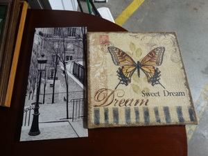 lot 3173 image: Lot of wall art