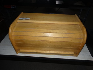 lot 2962 image: Wooden Bread Box