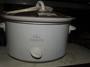 lot 2956 image: White Rival Crockpot