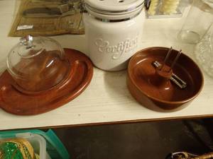lot 2894 image: Large Ceramic Storage Jar, Nut Cracker bowl and Cheese Serving Tray