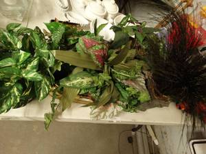 lot 2902 image: Lot of Artificial Plants