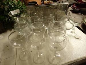 lot 2913 image: Lot of Wine Glasses and Bowls