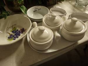 lot 2914 image: Lot of White Dishware