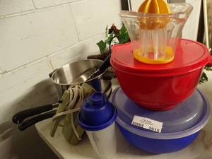 lot 2915 image: Lot of Misc. Bowls, Sunbeam Hand Mixer and Manual Juicer