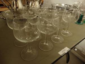 lot 2918 image: Lot of Approx. 11 Wine Glasses