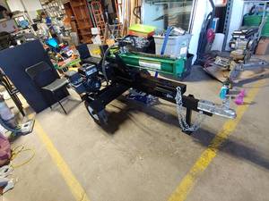 lot 2 image: Forest King 22 ton log splitter Maxx 6.5 HP gas engine 208cc Horizontalvertical split Trailer mounted 2 ball hitch