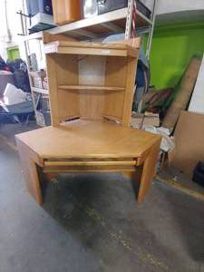 lot 3077 image: Oak 2 pc corner desk w keyboards slide