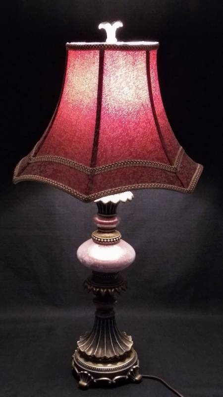 lot 9653 image: Gorgeous Red & Gold Table Lamp