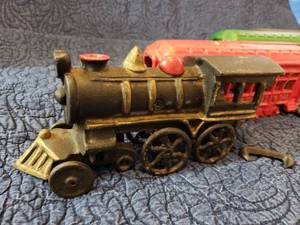 lot 9000 image: Cast Iron Train Set - Pre War