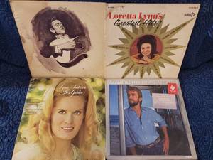 lot 9020 image: Johnny Cash,Loretta Lynn,Lynn Anderson, and Keith Whitley Albums