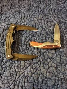 lot 9028 image: Two Knife Set