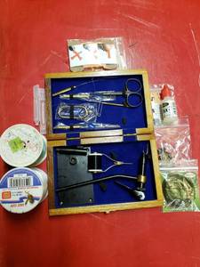 lot 9052 image: Fishing Lure Kit with Materials