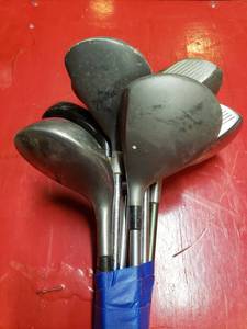 lot 9056 image: 7 Golf Drivers and a Putter