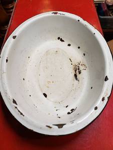 lot 9064 image: Vintage Wash Basin 18 Inches long