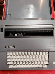 lot 9065 image: Smith Corona Electric Type Writer Tested