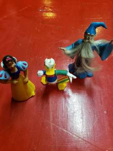 lot 9075 image: Disney Figurines