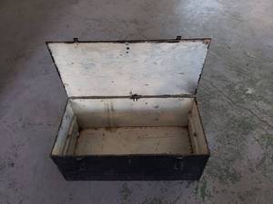 lot 9078 image: Black Chest