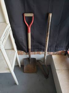 lot 9082 image: Small Shovel and Weed Cutter