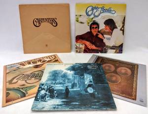 lot 5020 image: 5 Classic Albums from the 70s & 80s  The Commodores, The Lettermen, The Moody Blues, Captain & Tennille, & The Carpenters