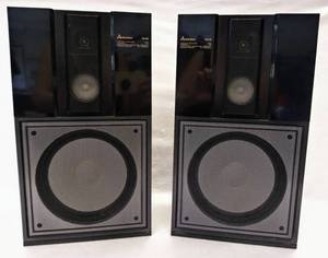 lot 5031 image: Mitsubishi SS-L90 Classic Bookshelf 3-Way Speakers