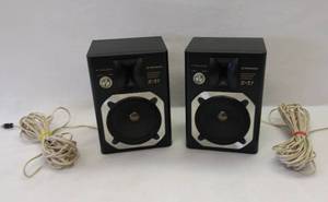 lot 5032 image: Pair of Pioneer S-X7 Surround Sound Speakers-45 Watt